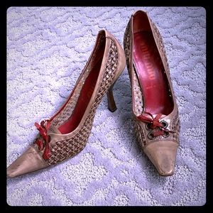 Woven leather vintage look with red bow